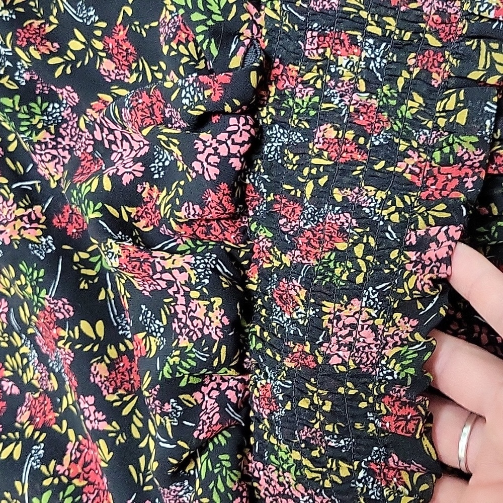Flowery blouse - Picture 4 of 4